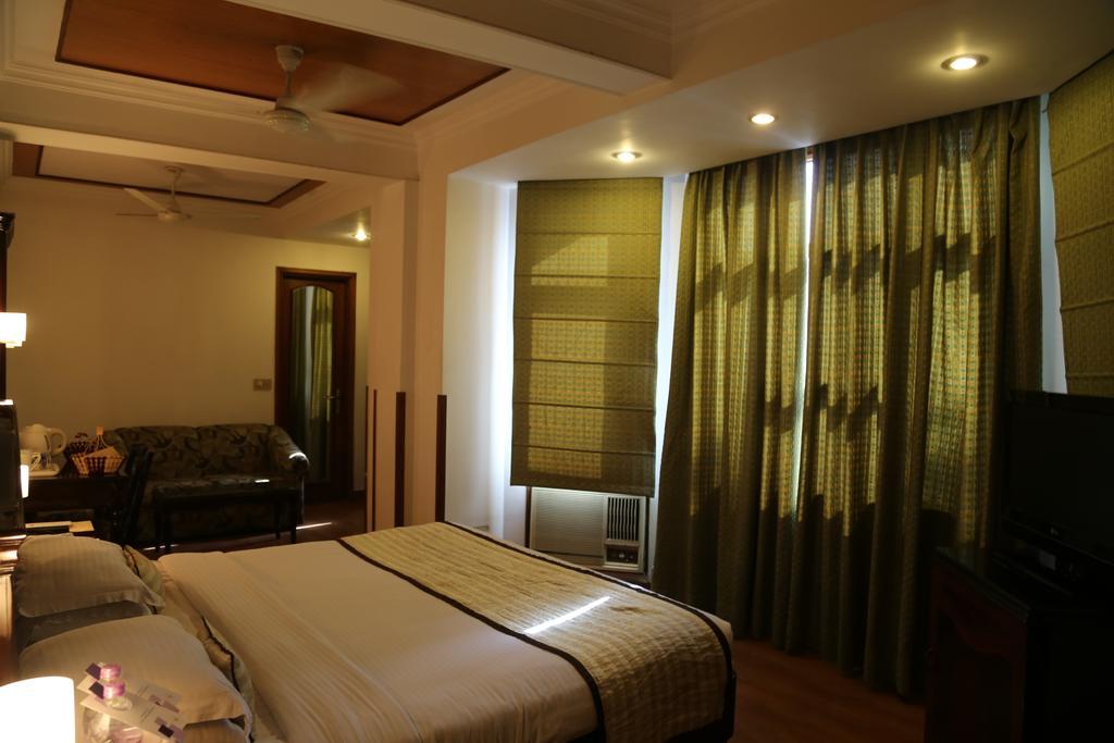 The Park Residency Hotel New Delhi Exterior photo