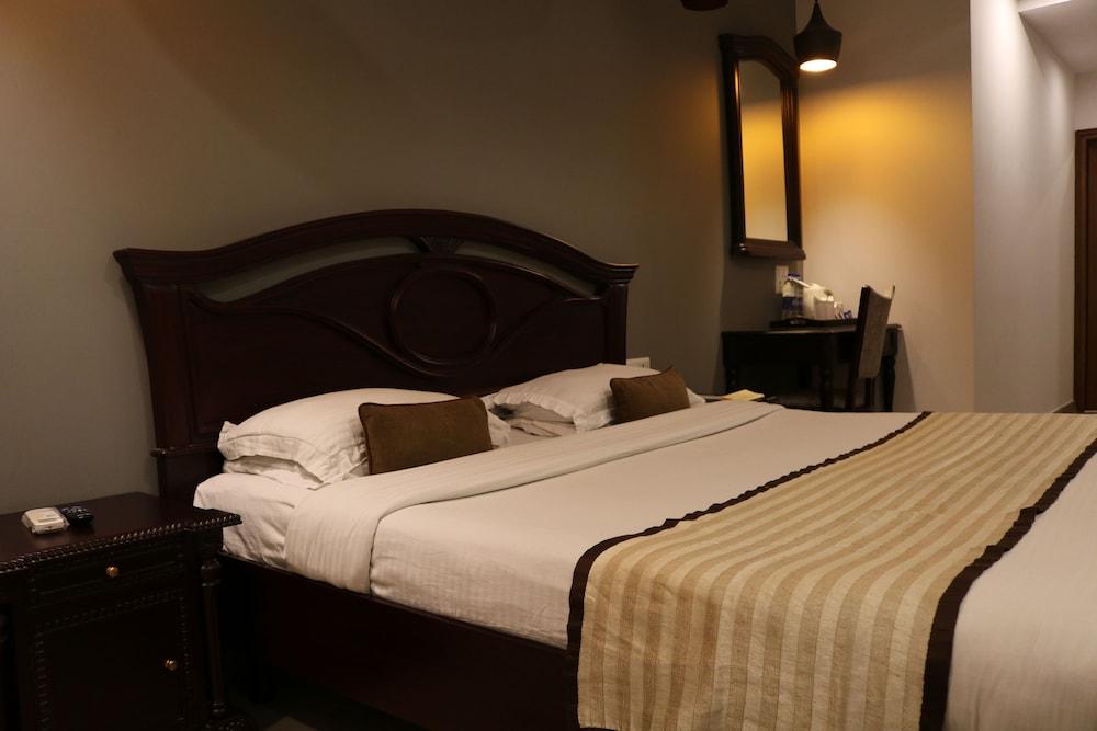 The Park Residency Hotel New Delhi Exterior photo