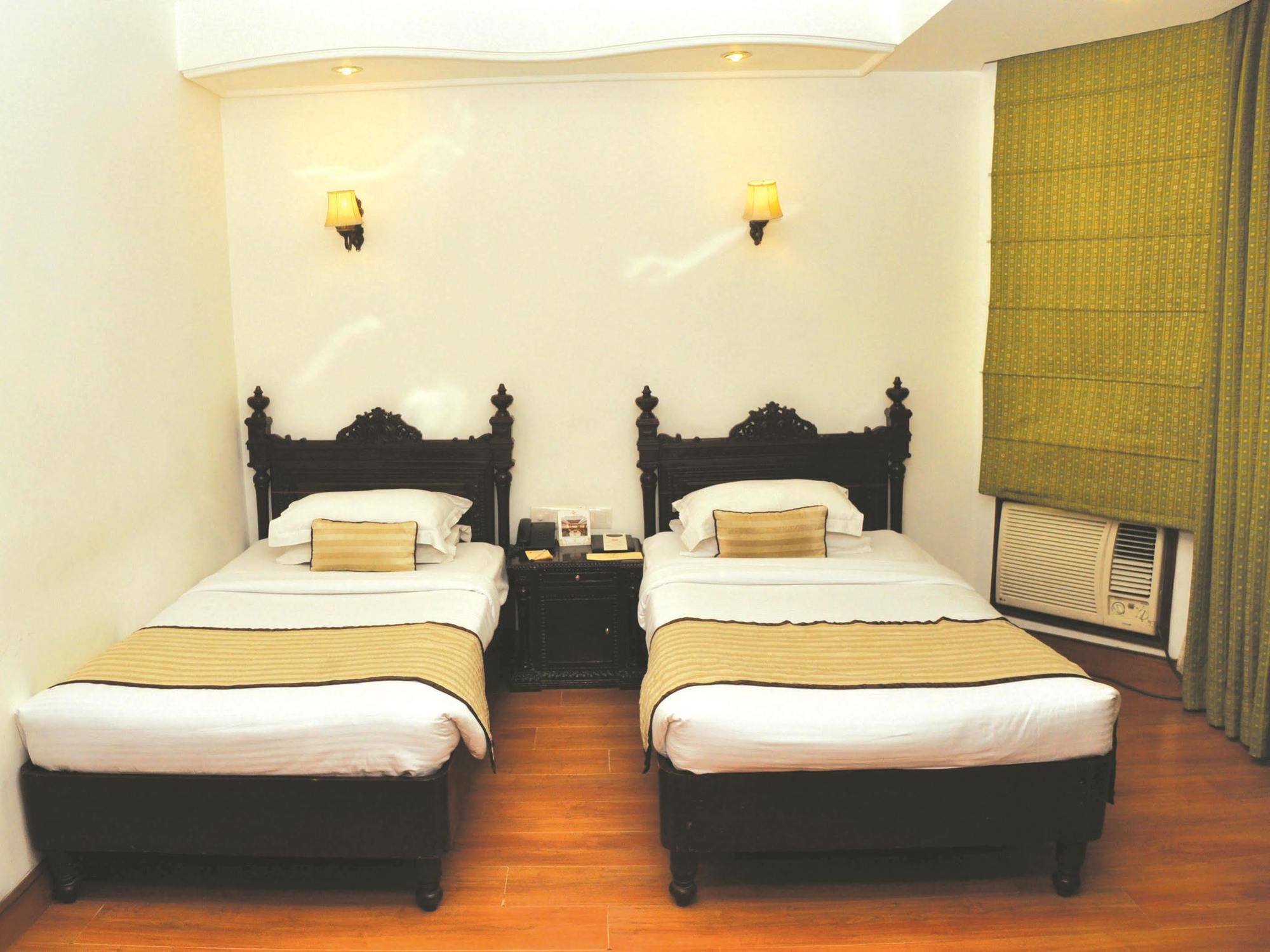 The Park Residency Hotel New Delhi Exterior photo
