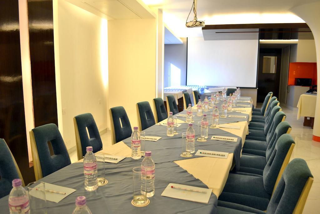 The Park Residency Hotel New Delhi Exterior photo