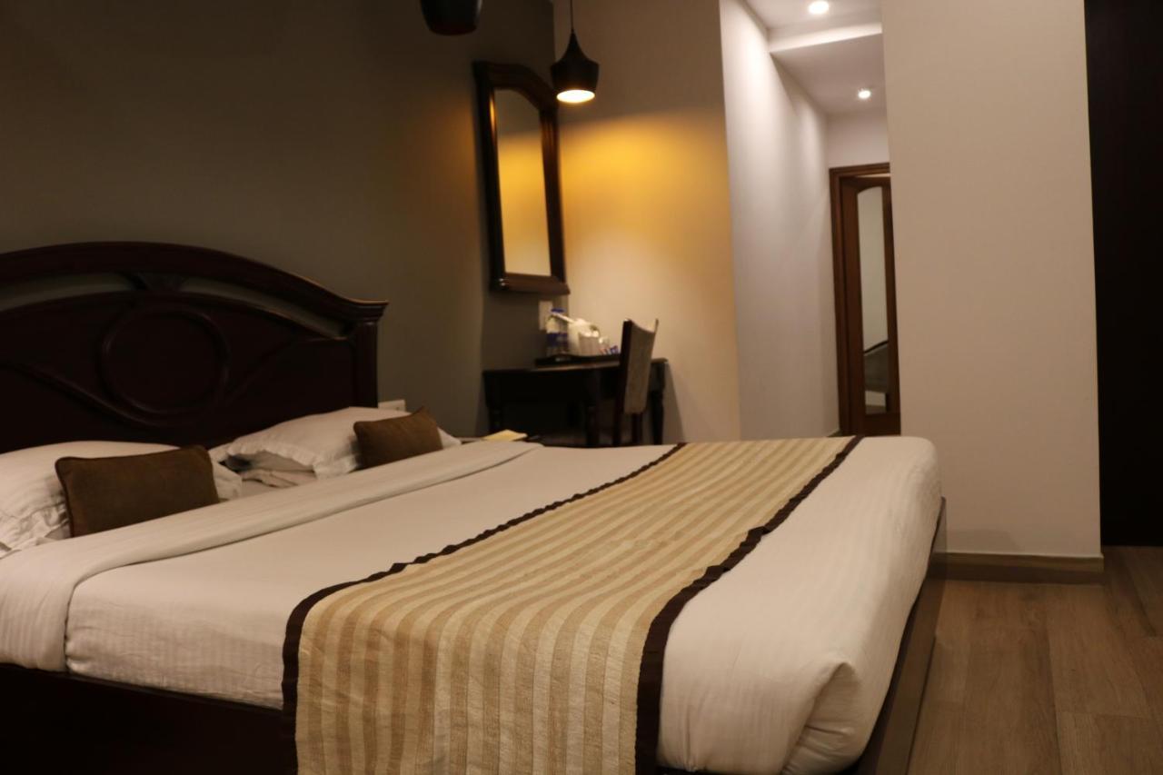 The Park Residency Hotel New Delhi Exterior photo